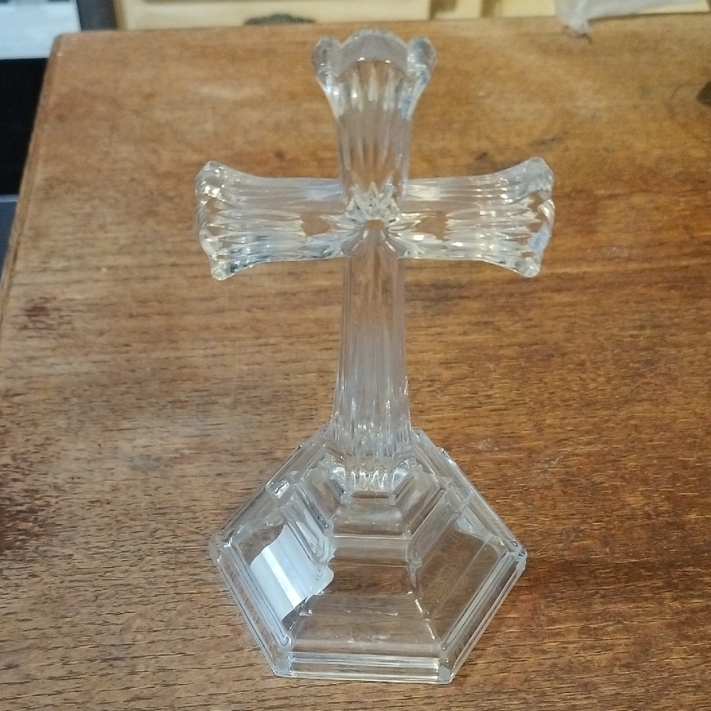 Deplomb Elegant Clear Glass Cross Ornament. 224GW4